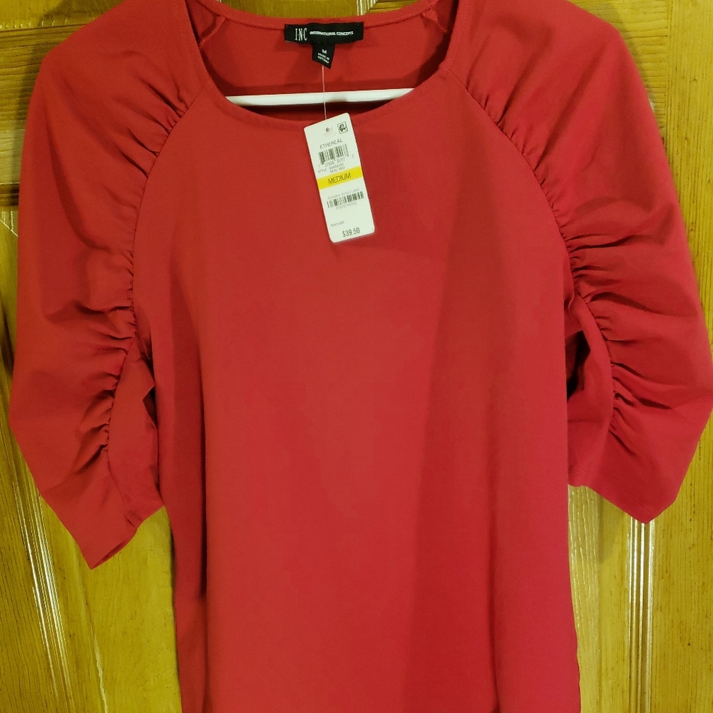 Women's medium shirt nwt (C1)